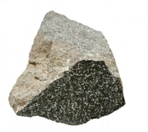 Gabro là loại đá có tỷ trọng lớn, màu đỏ thẫm hoặc màu lục