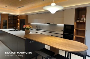 Dấu ấn Dekton Marmorio cho bếp và vách tivi tại công trình Anh Huy – Đà Nẵng