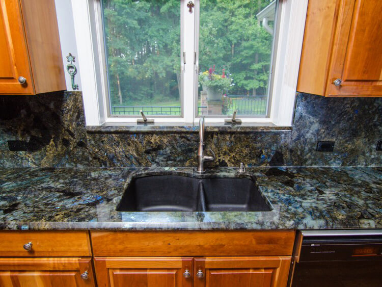 Đá tự nhiên Granite Blue Jade ốp bếp